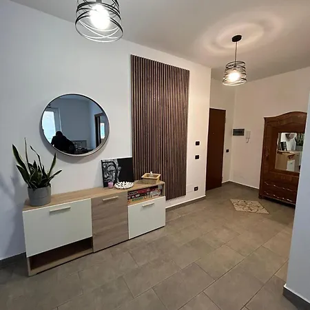 4 Piano Apartment